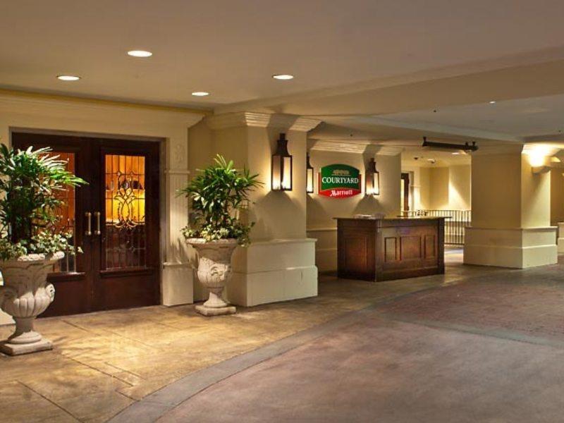 Courtyard By Marriott New Orleans French Quarter/Iberville Интерьер фото